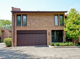 1704 Wildberry Dr #A, Glenview, IL 60025