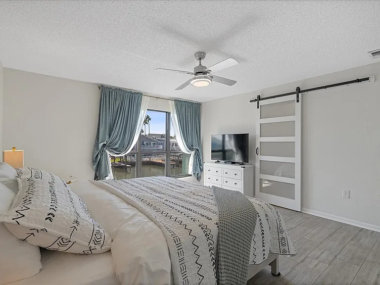 1 Windrush Blvd #98 — Photo 32