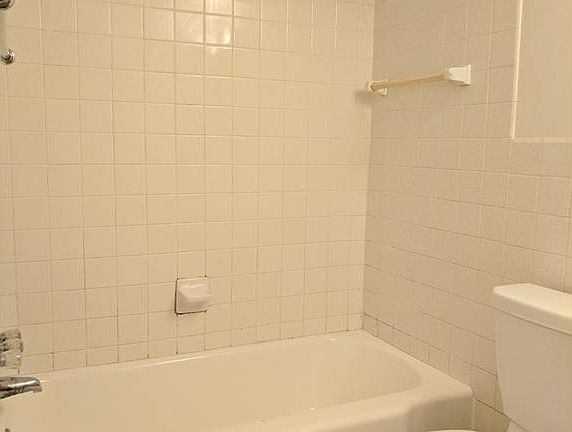 3rd image of 2323 Newton St APT 8