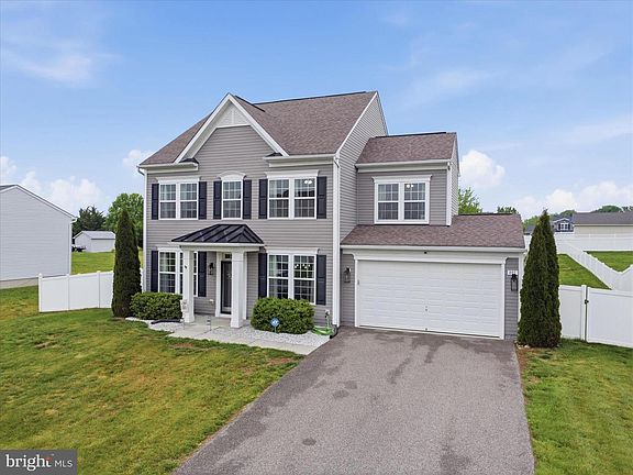 3rd image of 801 Bristol Dr