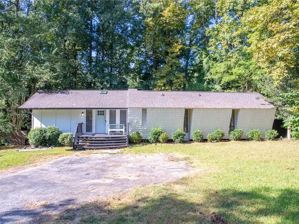 111 Oakdale Dr, Greenwood, SC 29649