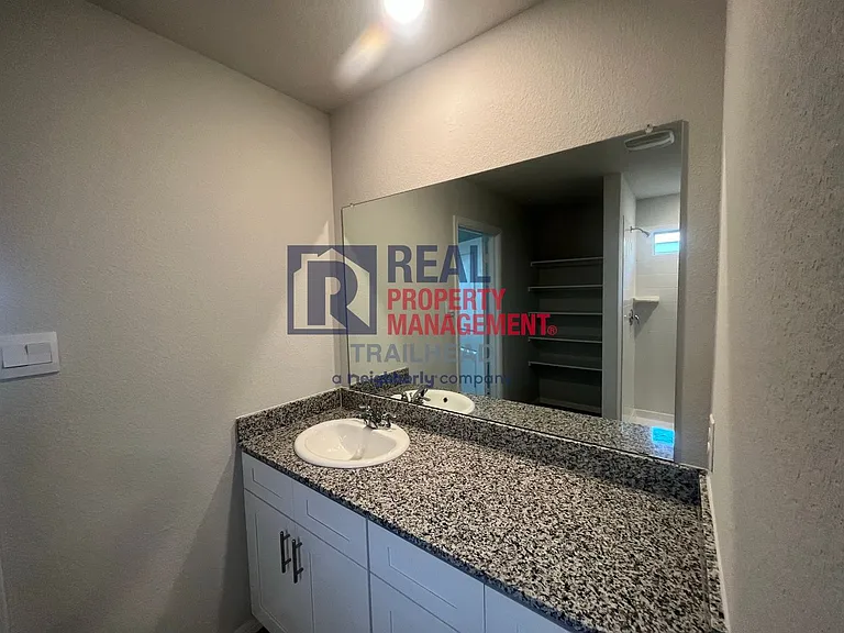 827 Peighton Dr — Photo 11
