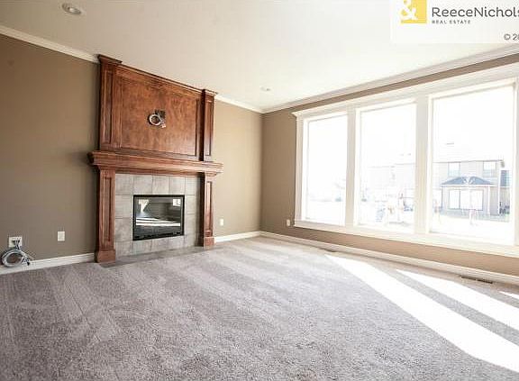 4th image of 504 SW Lake Side Dr