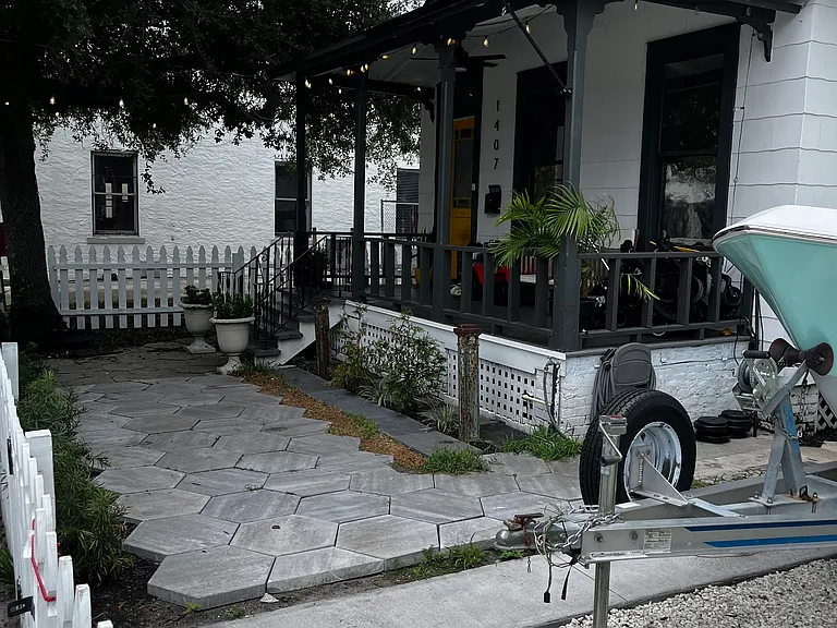 1407 Walnut St — Photo 2
