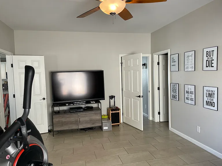 12376 W Sells Dr — Photo 11