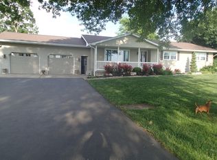 130 Rr 3, Carrollton, IL 62016