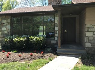 913 N Surrey Dr, Lower Gwynedd, PA 19002