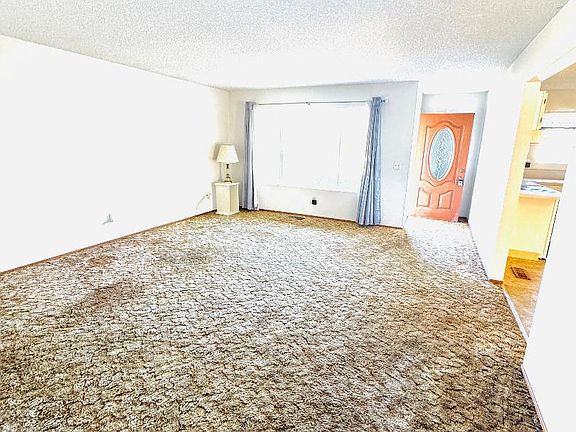 5th image of 3258 Villa Cir