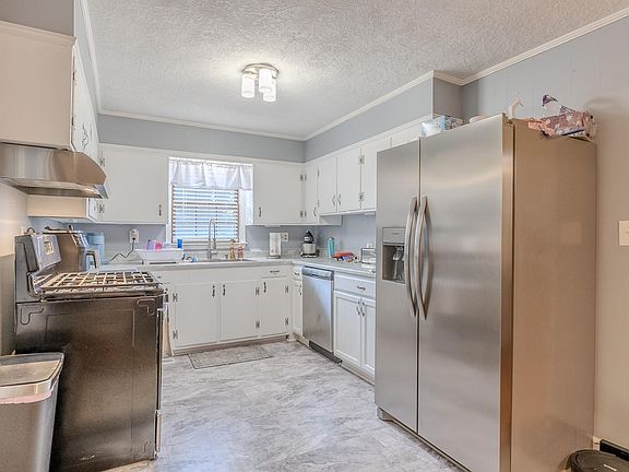 4th image of 557 Circle Dr