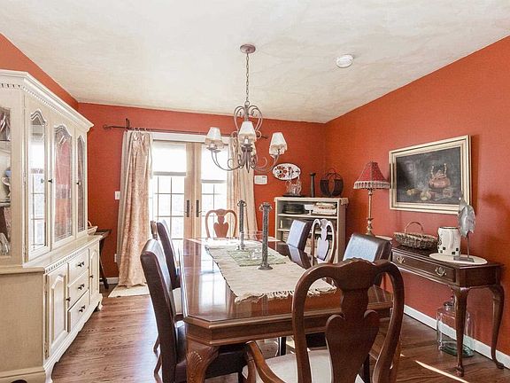 5th image of 19 Elizabeth Ct