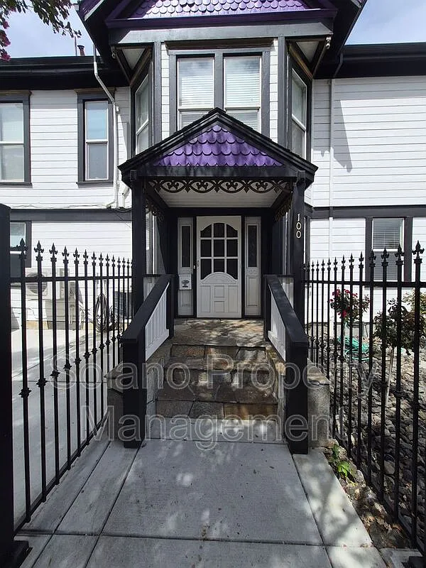 1 bed, 1.0 bath, $2,000 — Photo 1