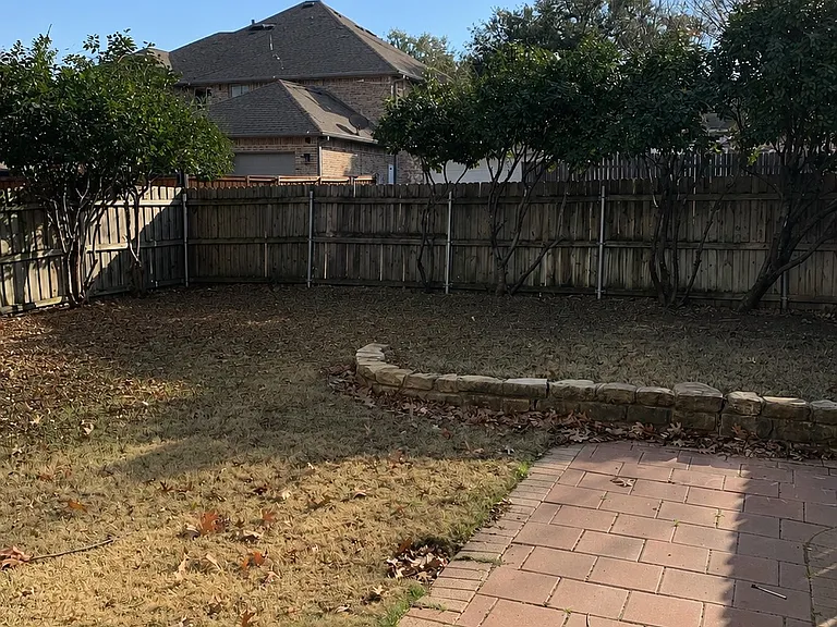 990 Camden Dr — Photo 25