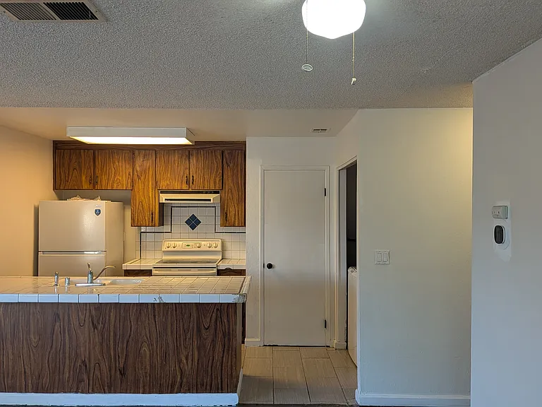 2601 Hampton Ln — Photo 6