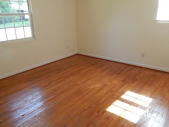 3rd image of 15 N Cedar Ave