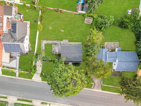 2nd image of 10 Saint Andrews Drive