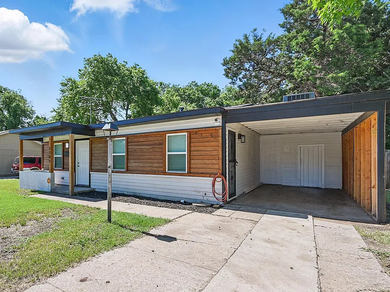 1205 Hamsted St — Photo 3