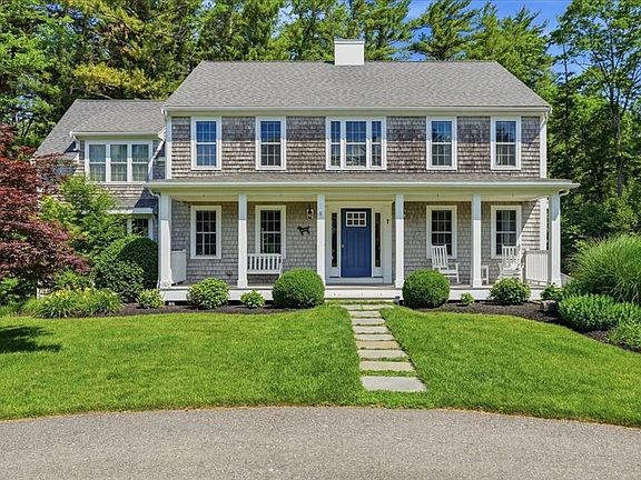2nd image of 7 Fountain Knoll Ln