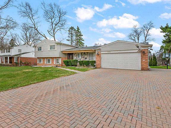 2nd image of 2616 Douglas Dr