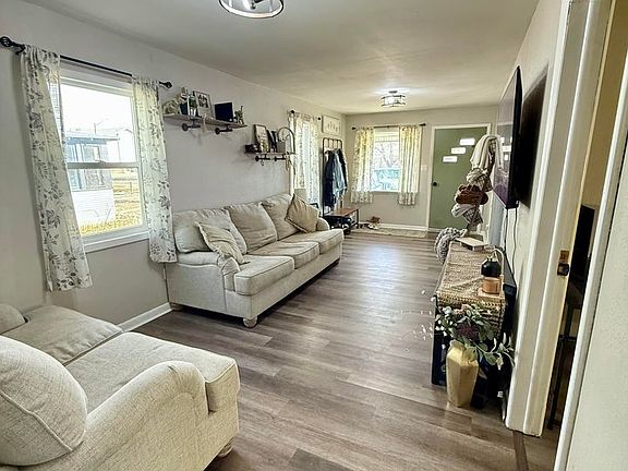 5th image of 223 N 8th Ave