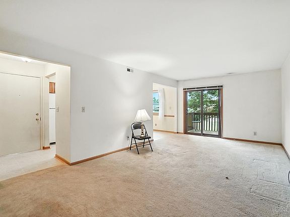 4th image of 630 Saint Clair Ave APT 15