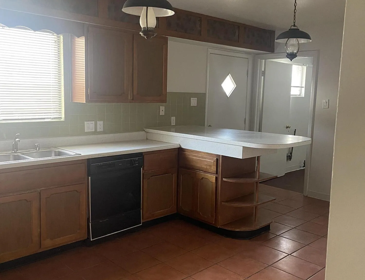 2 bed, 1.5 bath, 1054 sqft, $1,425 — Photo 3
