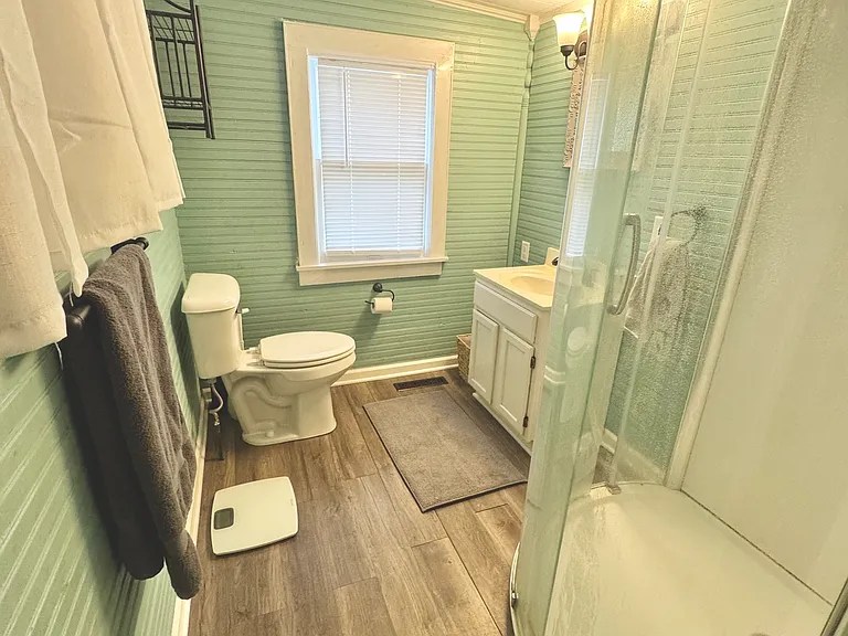 1407 E Madison St — Photo 8