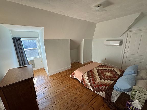 2nd image of 709 N Saint Clair St Floor 3