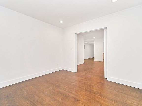 4th image of 207 E 37th St APT Ba