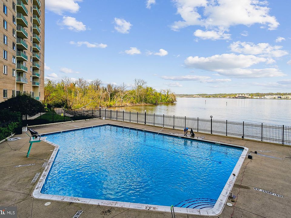 1st image of 501 Slaters Ln APT 806