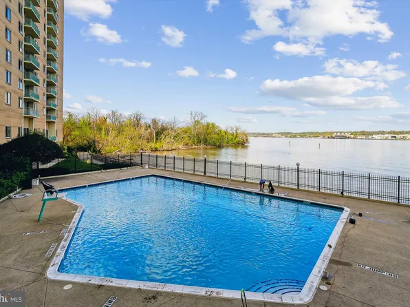 501 Slaters Ln APT 806, Alexandria, VA 22314