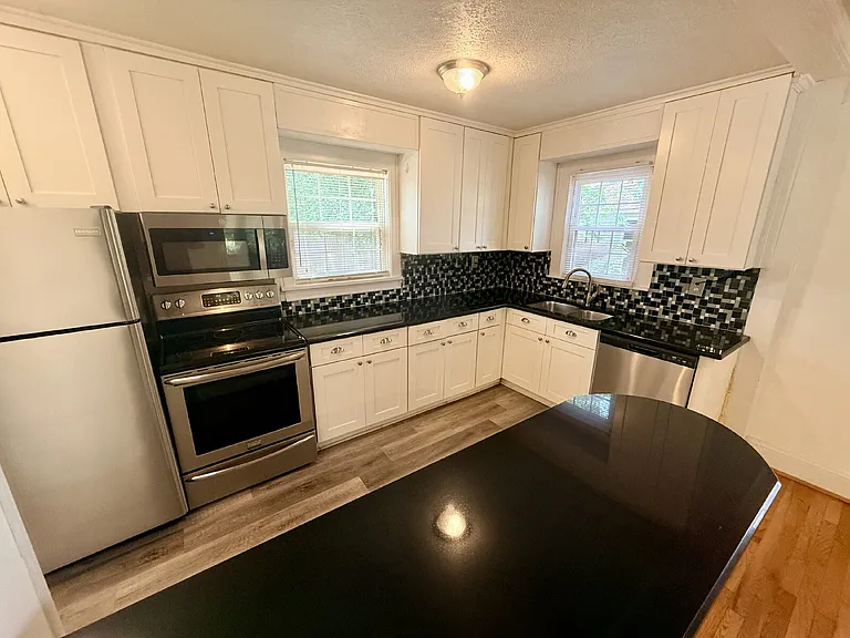 611 Greenland Dr — Photo 7