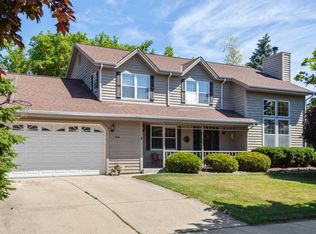 304 W Chestnut Ln, Grafton, WI 53024