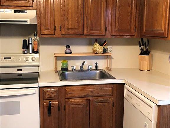 2nd image of 101 Buckingham Ct #101