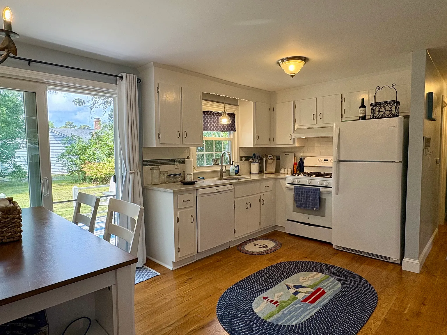 2 bed, 864 sqft, $2,600 — Photo 4