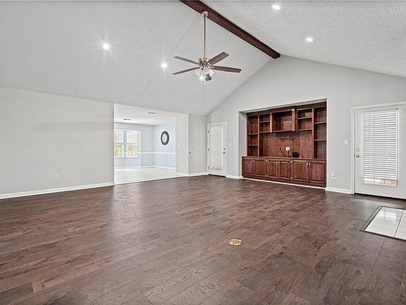 4th image of 10500 Celeste Rd