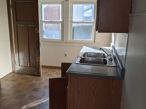 4th image of 109 Northwood Ave