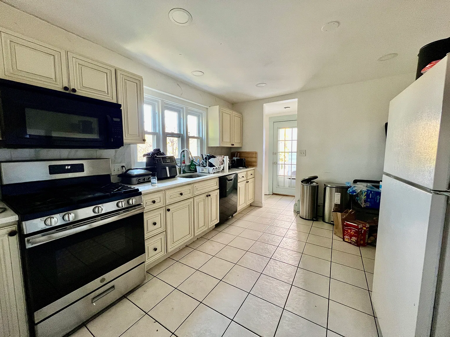 116 Lake St — Photo 2