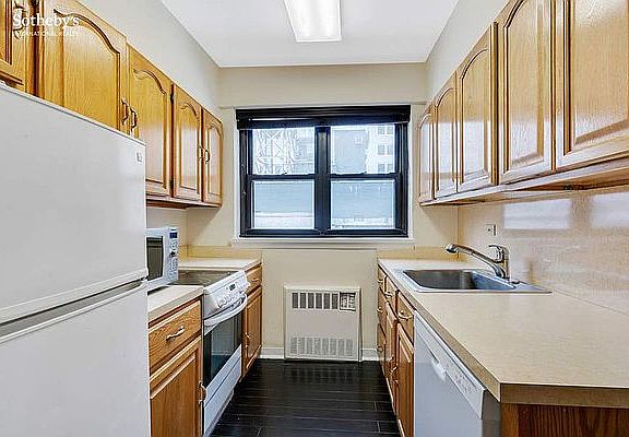 3rd image of 80 Park Ave APT 9E