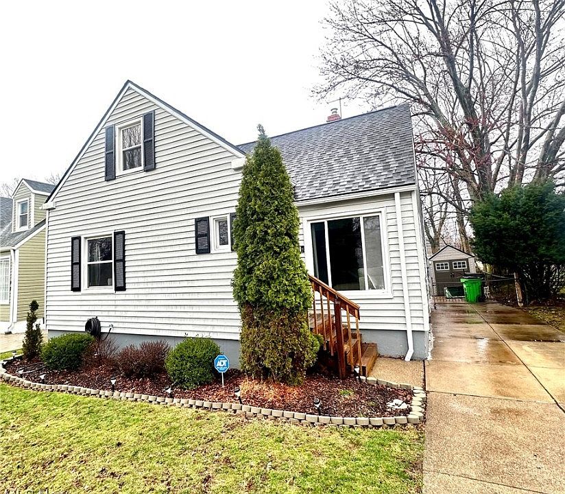 1st image of 455 E 272nd St