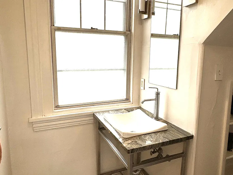 450 Lyceum Ave #4 — Photo 7