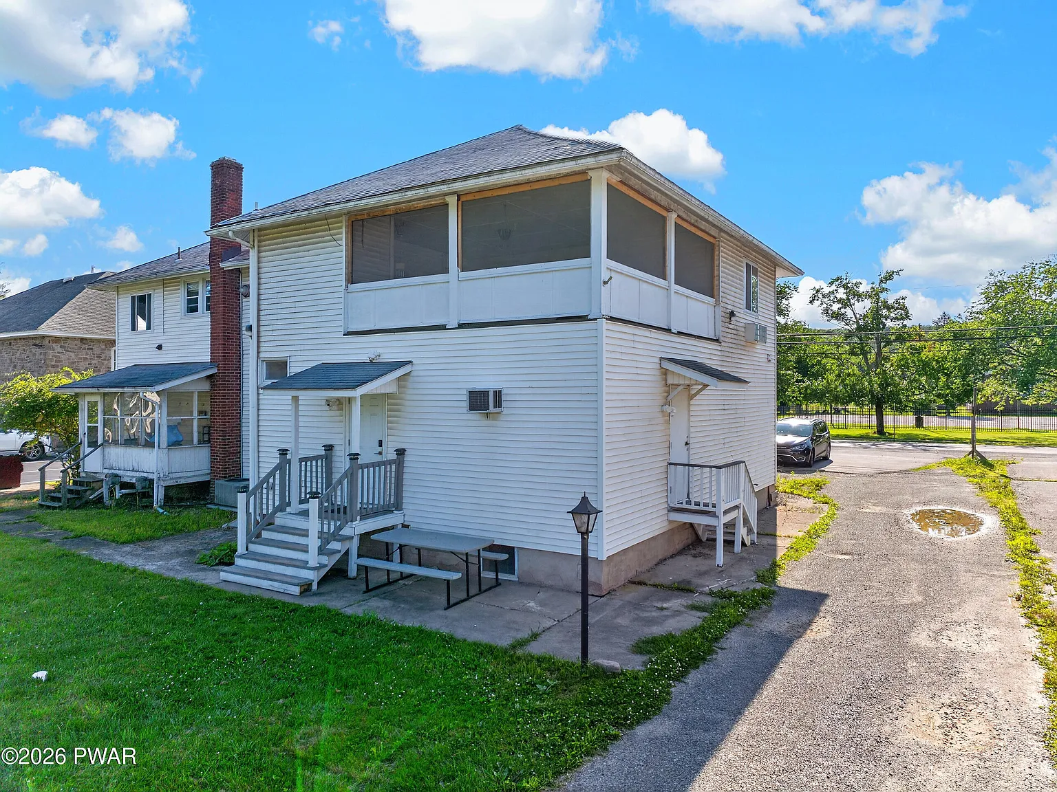 3 bed, 1.0 bath, 1140 sqft, $1,950 — Photo 1