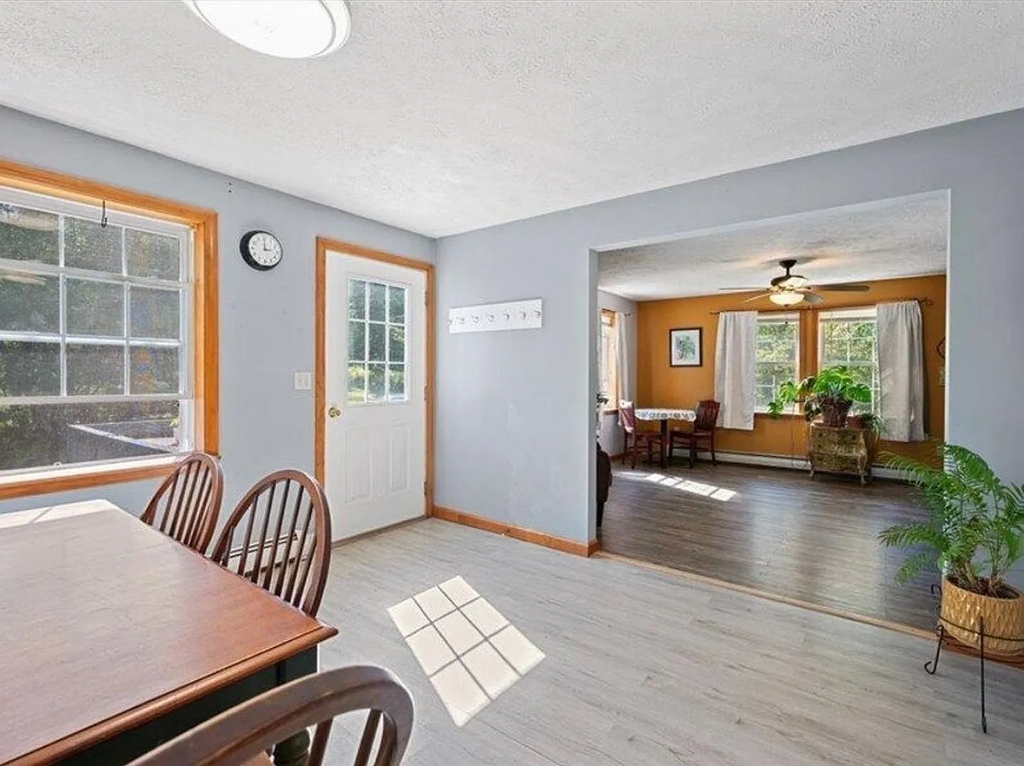 Charming 3BR House in Searsmont — Photo 3
