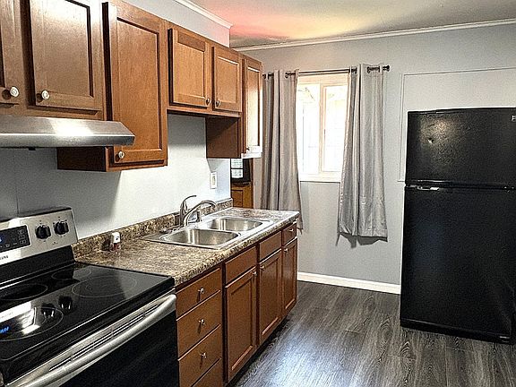 4th image of 101-103 E 16th St