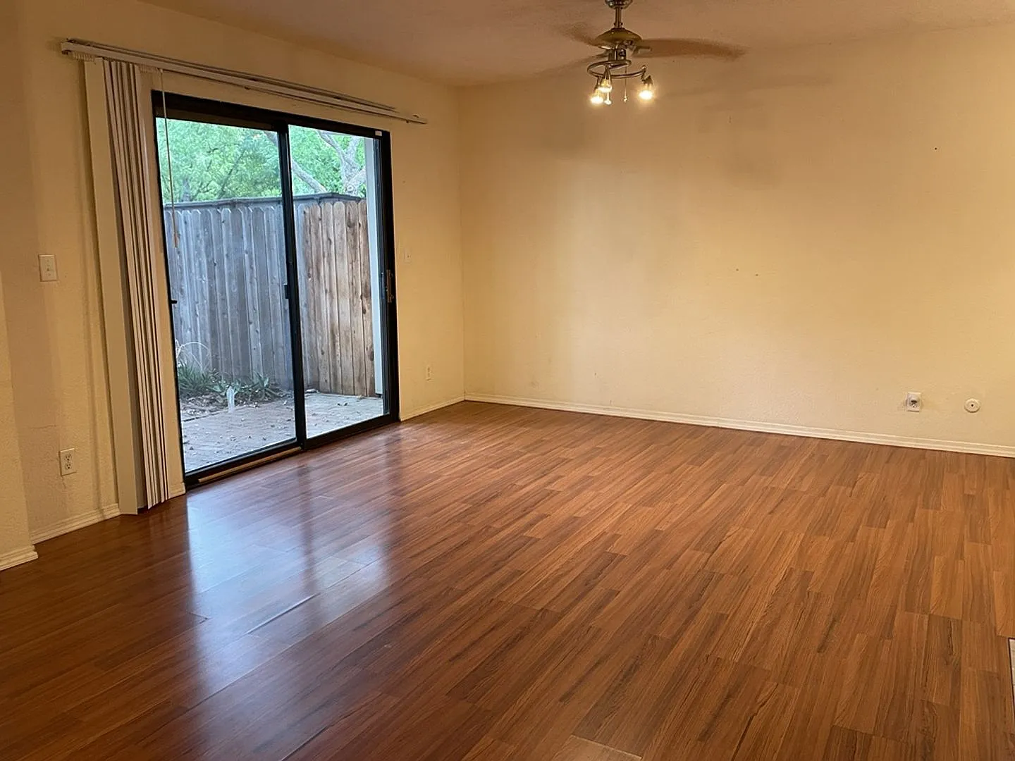 3401 Bermuda Ave — Photo 4