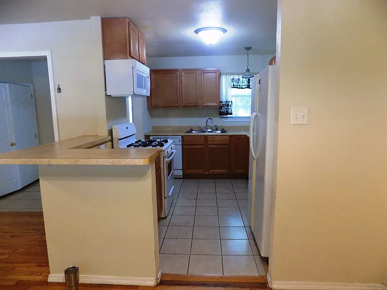 636 W Norwood Ct — Photo 5