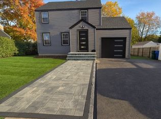 271 Reeds Ln, Stratford, CT 06614