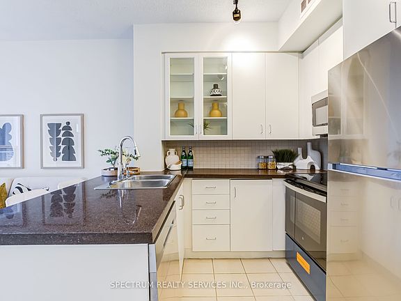 5th image of 70 Alexander St #301