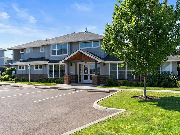 Leasing Center