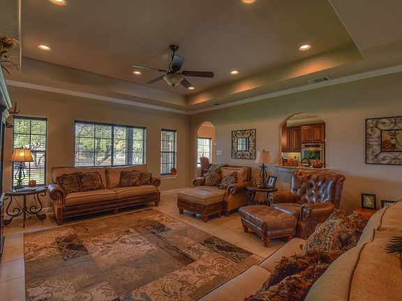 4th image of 216 Circle Oaks Dr