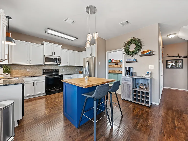 5221 Cicero Dr — Photo 9